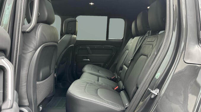 Land Rover Defender 3.0 D350 X-Dynamic HSE 130 5dr Auto Diesel Estate - Image 4